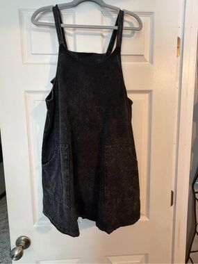 Mineral-Wash Black Casual Skort with Front Pockets